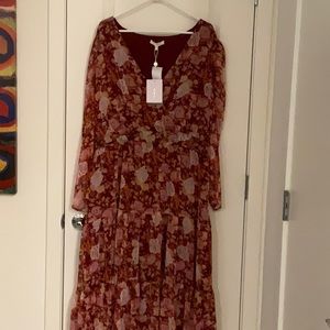 Wafy flowey rose dress brand new